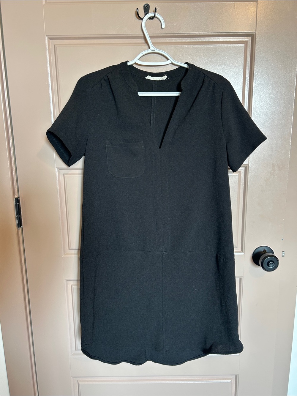 Lush Black Short-Sleeve V-Neck Shift Dress Tunic